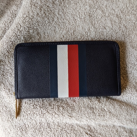 Tommy Hilfiger Color Block Women's wallet zip closure card holder - Picture 1 of 6